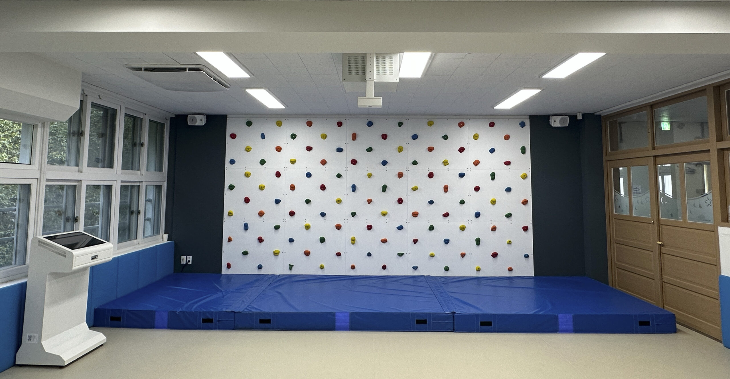 부산 Y초등학교 AREX CLIMB 설치 사례